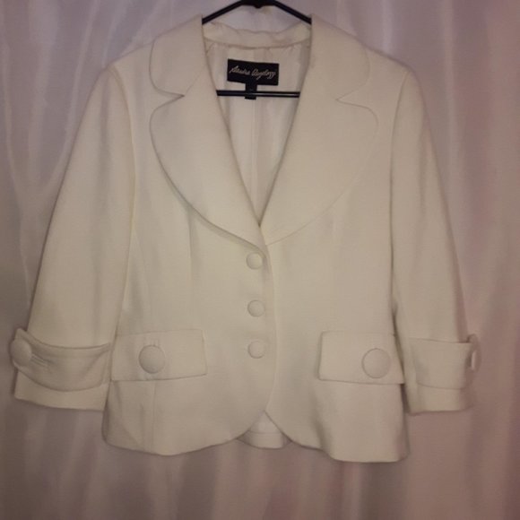 Sandra Angelozzi Jackets & Blazers - Gorgeous Sandra Angelozzi off White Blazer Jacket size 38